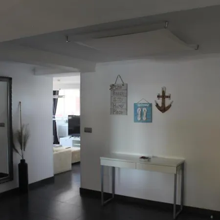 Apartamento Frente Al Mar, Moderno Con Aire Acondicionado, Parking Y Free Wi-fi