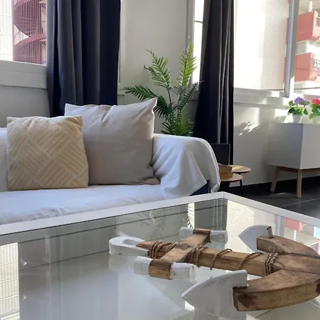 Apartamento Frente Al Mar, Moderno Con Aire Acondicionado, Parking Y Free Wi-fi