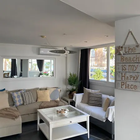 Apartamento Frente Al Mar, Moderno Con Aire Acondicionado, Parking Y Free Wi-fi *