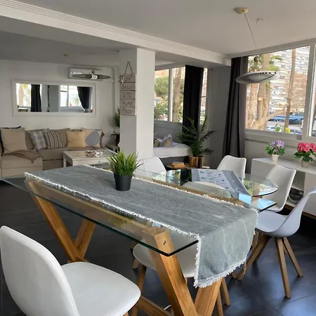 Apartamento Frente Al Mar, Moderno Con Aire Acondicionado, Parking Y Free Wi-fi