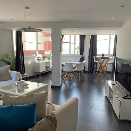 Apartamento Frente Al Mar, Moderno Con Aire Acondicionado, Parking Y Free Wi-fi Benidorm