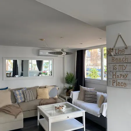 Apartamento Frente Al Mar, Moderno Con Aire Acondicionado, Parking Y Free Wi-fi *