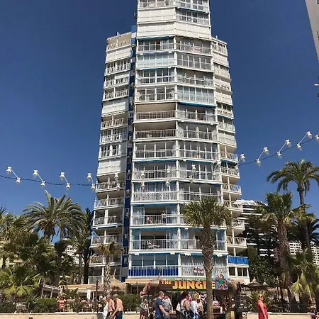Apartamento Frente Al Mar, Moderno Con Aire Acondicionado, Parking Y Free Wi-fi *
